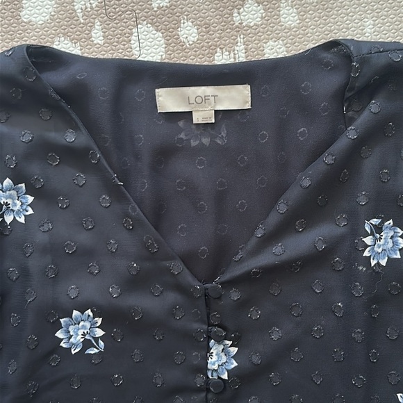 LOFT Navy Floral Blouse Size S - Picture 3 of 4